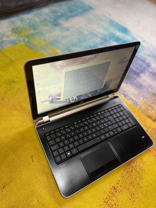 laptop Hp 15, amd a6 quadcore, 8 gb ram, video 1,.5, hdd t tb