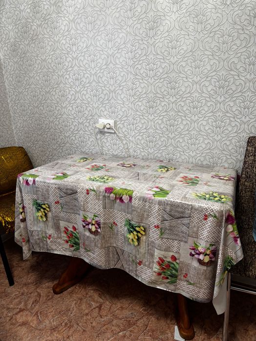 Продаю Стол кухонный деревянный