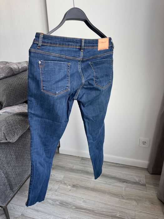 Продам синие джинсы