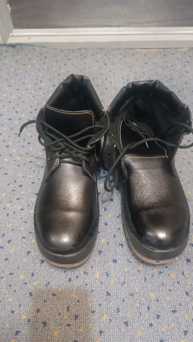 Продаются рабочие сапоги и ботинки, новые.