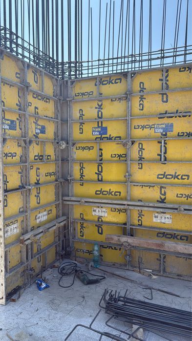 Panouri dok metalice uzate dar in stare buna de cofrare