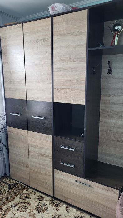 Прихожая шкаф, состояние нормальное