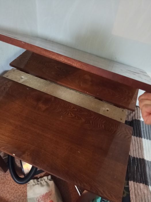 Стол лакированный