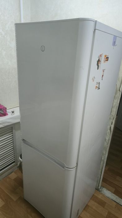 Холодильник indesit