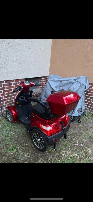 Електрическа четириколка за възрастни и трудно подвижни хора