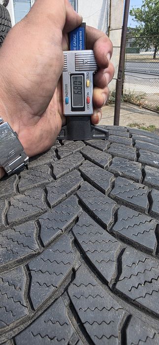 Гуми 2бр 205/55/16 - 1бр- 40 евро
