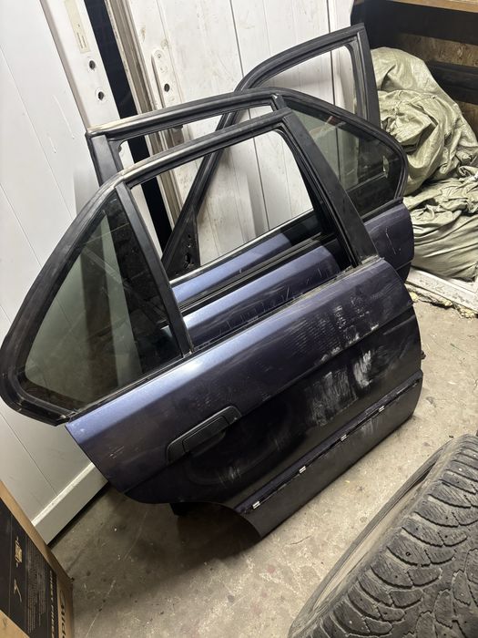Продам на бмв е34 двери