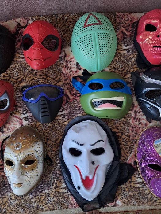 Карнавальные новогодние маски.