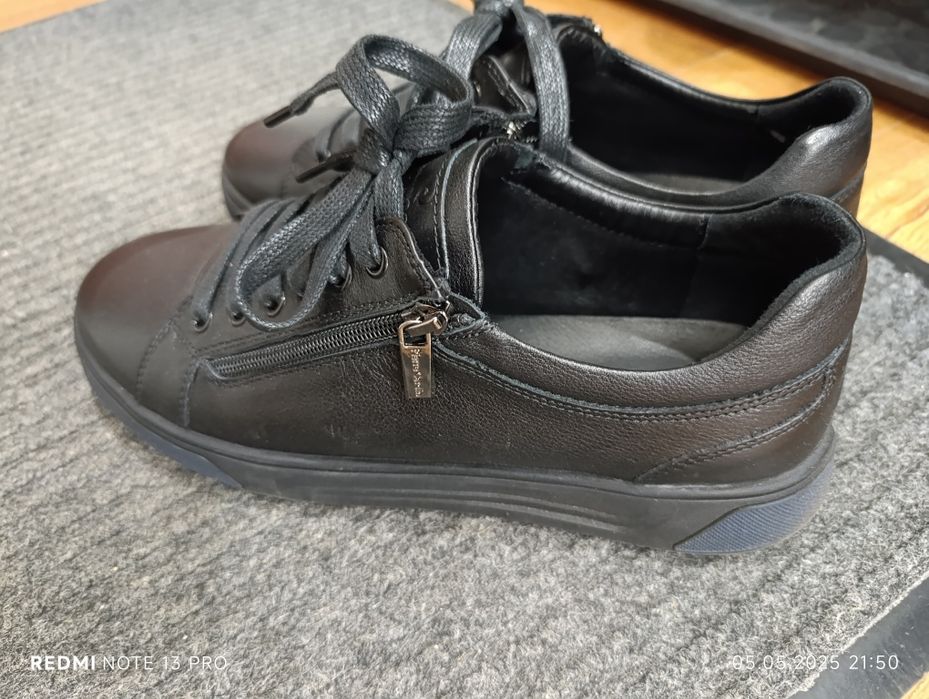 Продам кроссовки