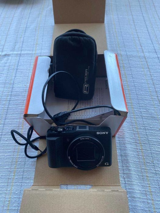 Продавам - компактна камера Sony DSC HX60- като нова!