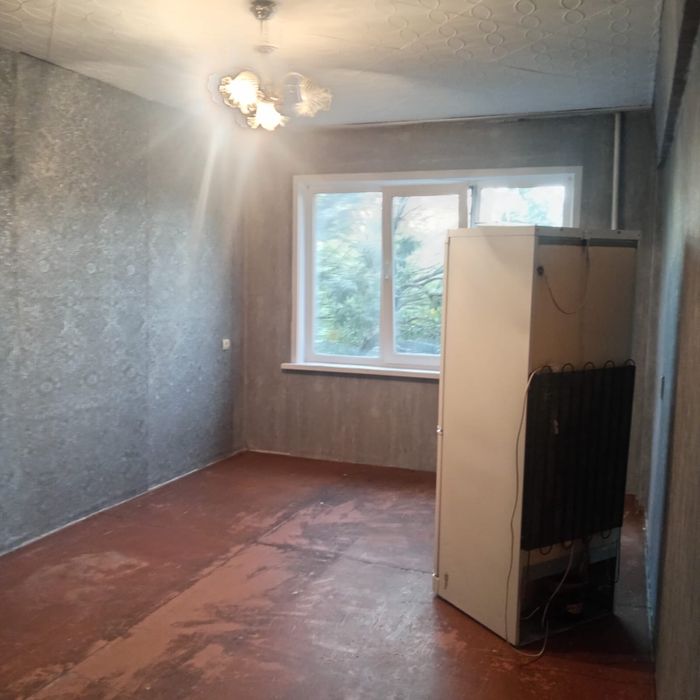 Продаю квартиру в общежитие.