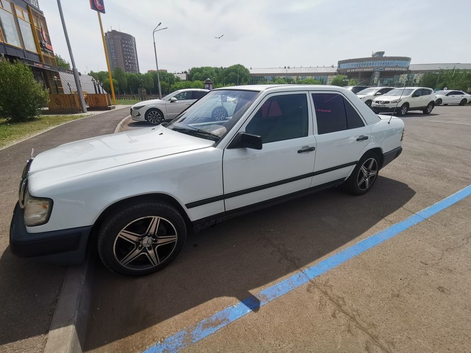 Мерседес бенц в отличном состоянии