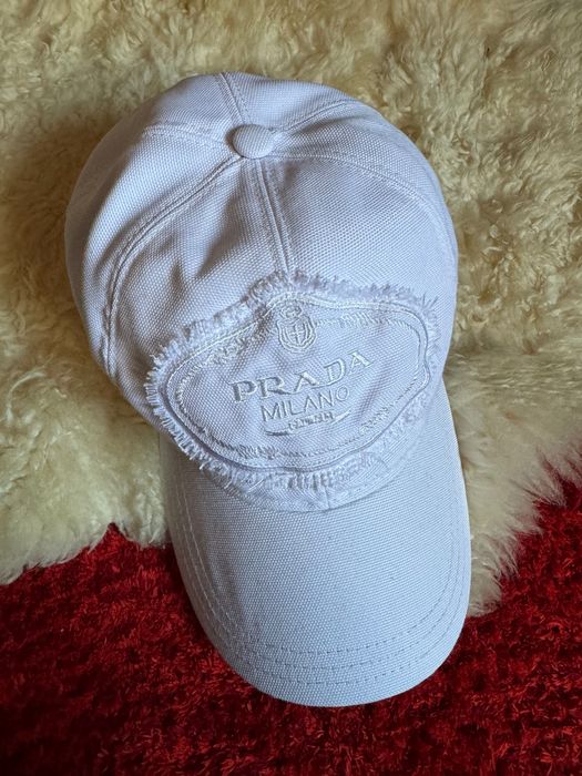Șapca originala Prada