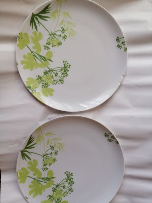 Порцеланови чинии.