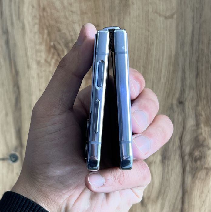 Samsung Z flip 4 8/256 gb sotiladi