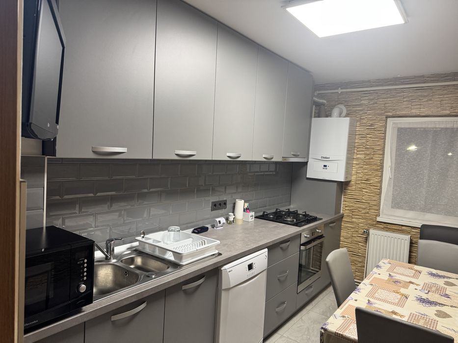 Apartament 3 camere de inchiriat