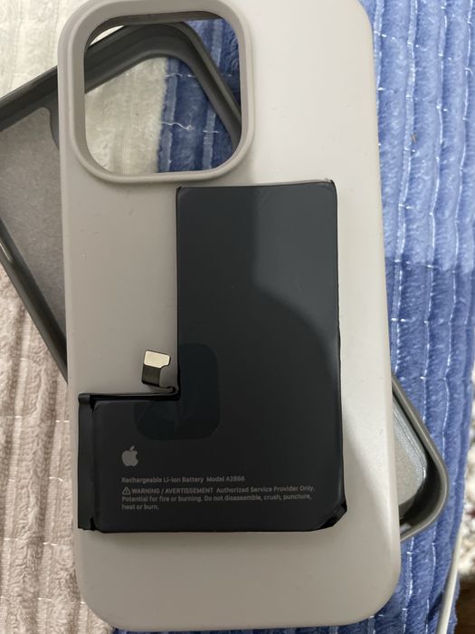 Продам аккум от iPhone 14 Pro оригинал
