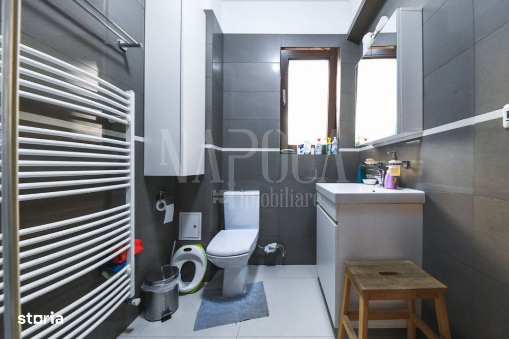 Casa 5 camere de vanzare in Floresti