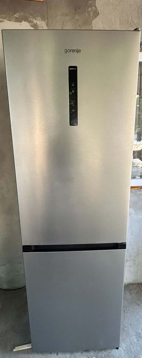 Vand urgent!!! Combina frigorifica GORENJE doi ani garantie folosit 2 ani stare buna nu este zgariat pret 1300 lei usor negociabil