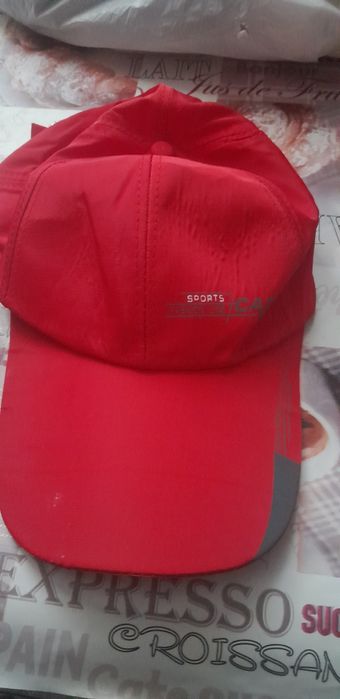 Шапки с дълга козерка