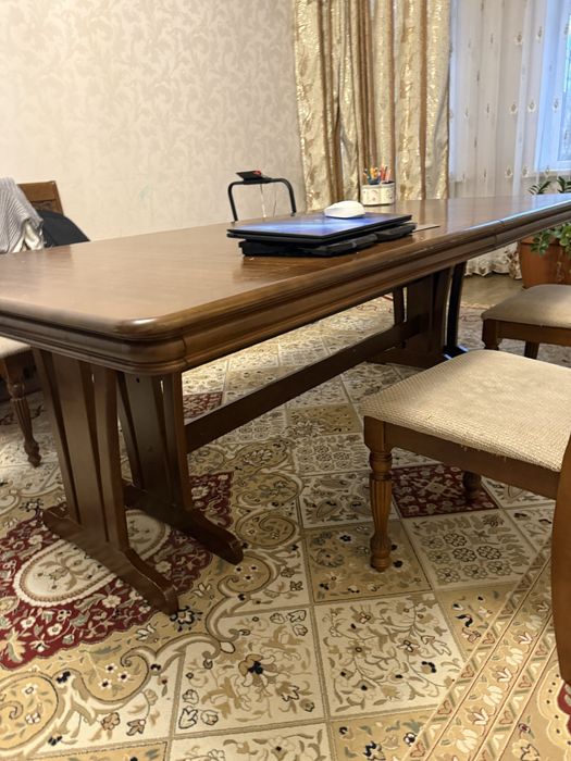 Продам стол для гостинной