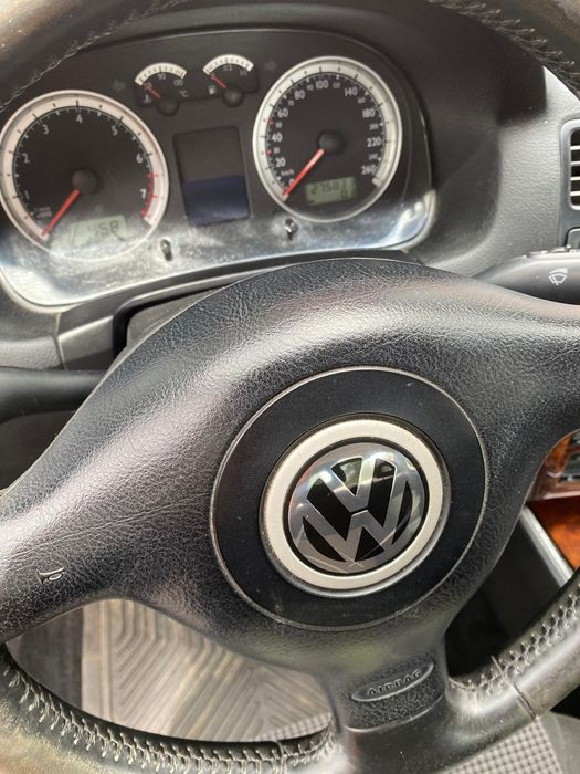 Vând Volkswagen Bora 1.6