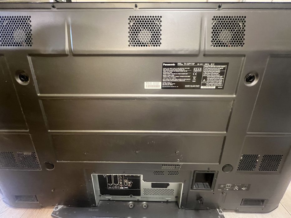 Неработещи плазмени телевизори Panasonic TH-50PY70P, за части и сцени.