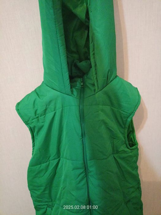 Безрукавка новая