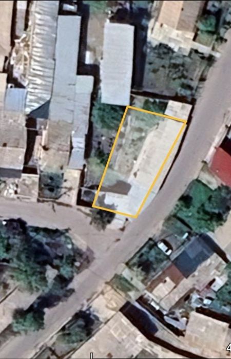 Уч кахрамон Парвозда срочна 3 сотих ер сотилади