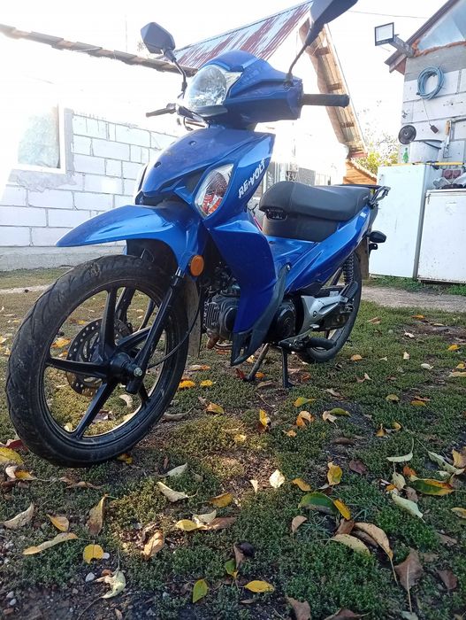 Vand scuter pe benzina, 125 cc, euro5, in 4 timpi, Revolt NEO, albastru