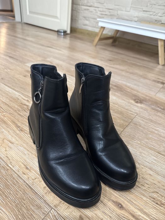 Черни ниски боти, 37