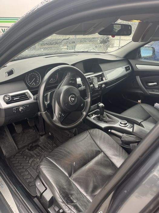 Vand sau schimb masina se prezinta impecabil