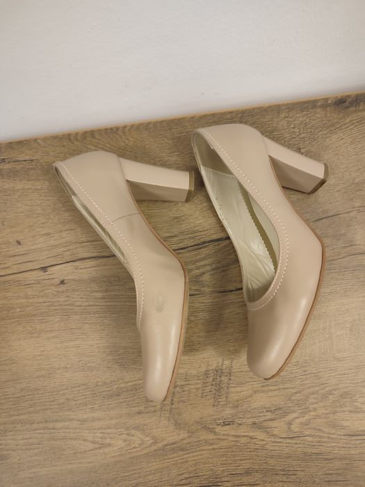 Pantofi din piele naturala nude mărimea 37