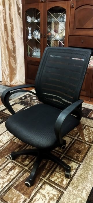 Продам офисное кресло.