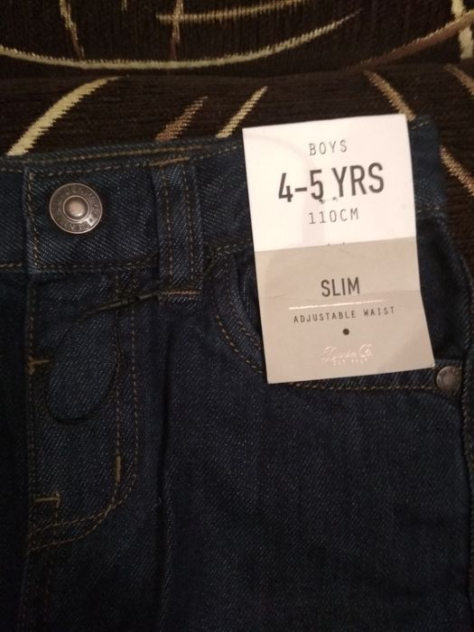 Детски дънки нови