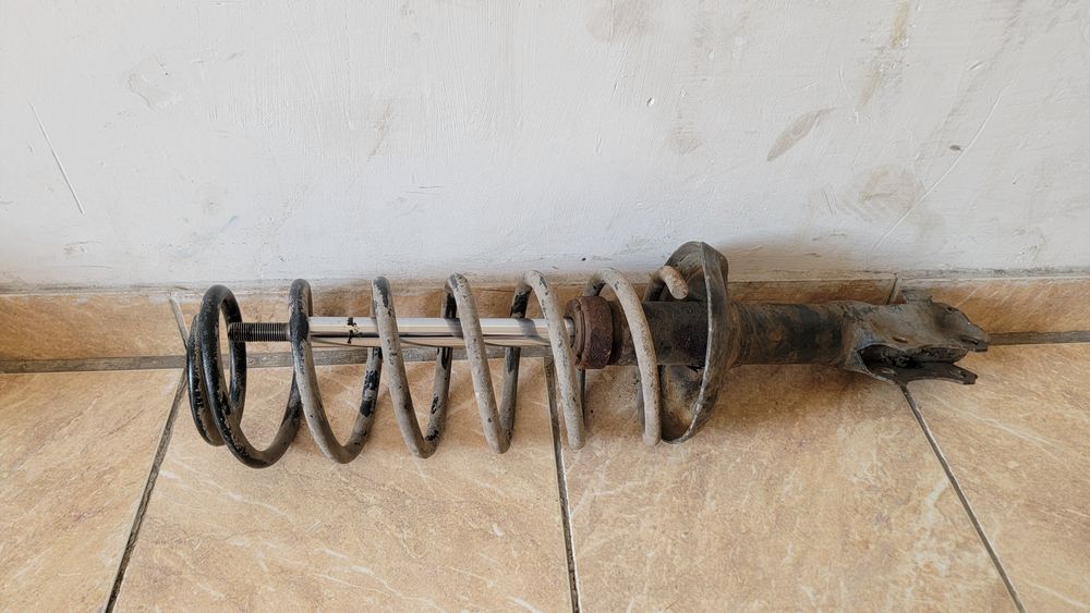 Гольф 3 передняя стойка