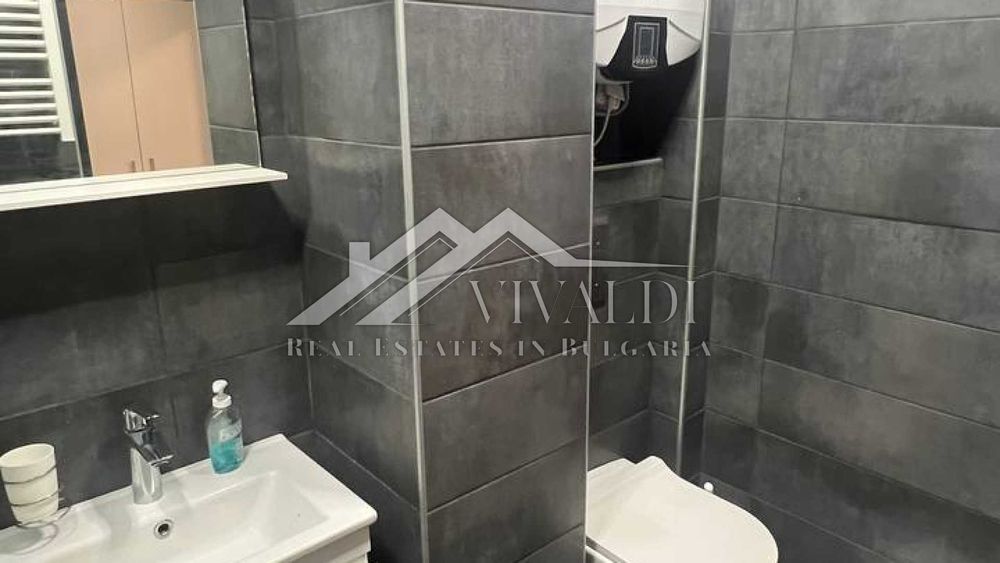 Дава се под наем Тристаен апартамент в Варна, Център - 100 кв.м за 850 € - Снимка #13