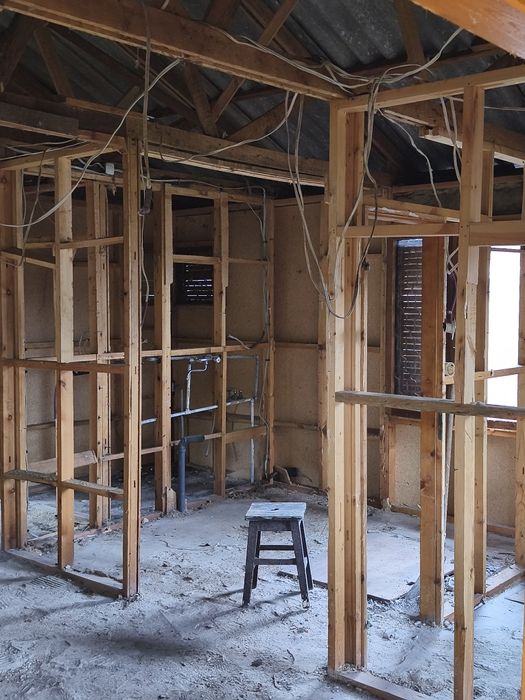 Дървена къща с интернитови плоскости