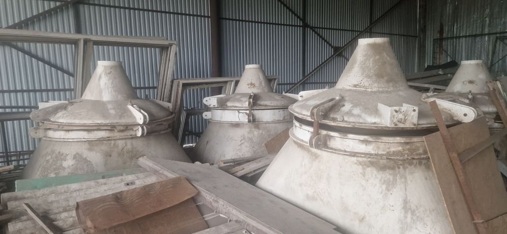 Продается подбункер в количестве 7 шт