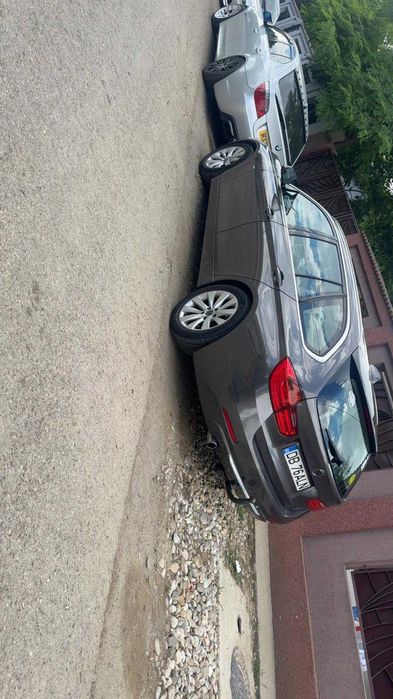 Mașina BMW 2013 in stare bună