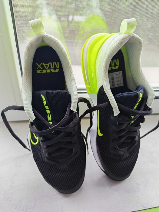 Мъжки маратонки Nike air max alpha trainer, носени са няколко пъти само. Състоянието им е като ново, без забележка 43. Изпращам със Спиди или Еконт.