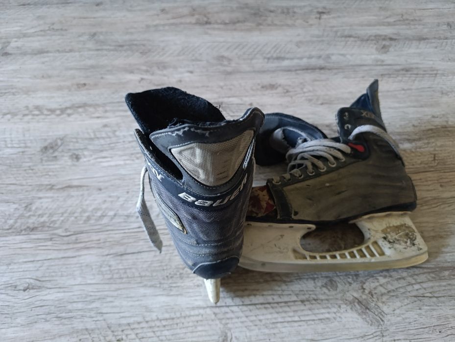 Продам профессиональные коньки хоккейные
