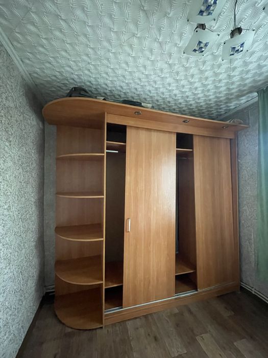 Продам шкаф стена с зеркалом