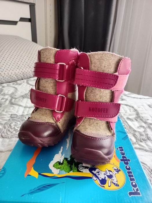 Продам детскую обувь