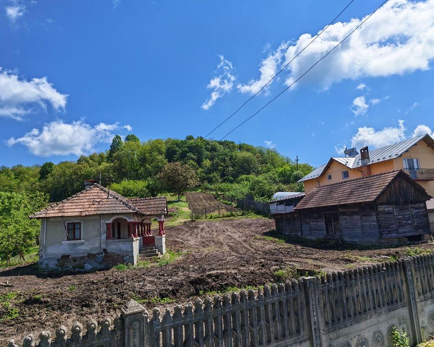 Casă + teren comuna Crețeni