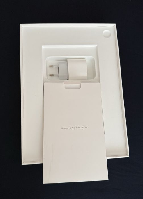 iPad 10th Gen 10.9”, Grey, 256 GB + Husă neagră