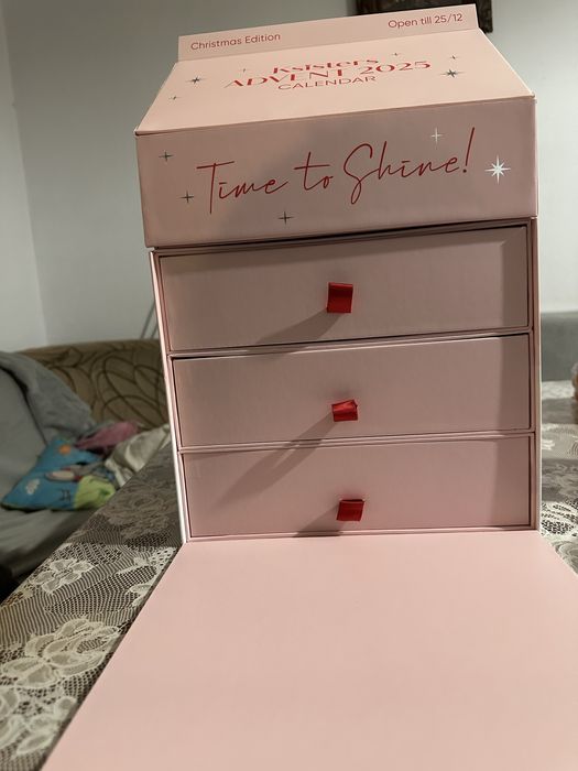 Адвент календар 200лв чисто нов