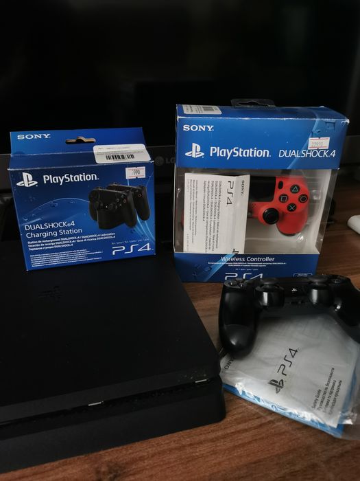 Продам Playstation 4