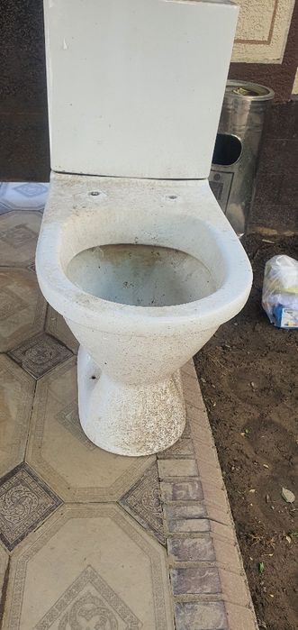 Унитаз продам срочно