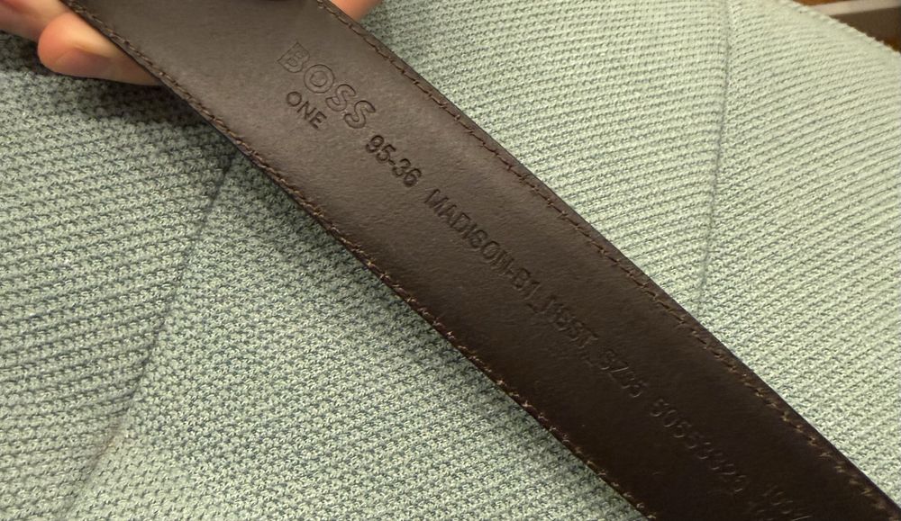 Curea Hugo Boss maro